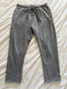 Essentials Men’s Gray Pull-On Cropped Frayed Hem Sweatpants Size Small